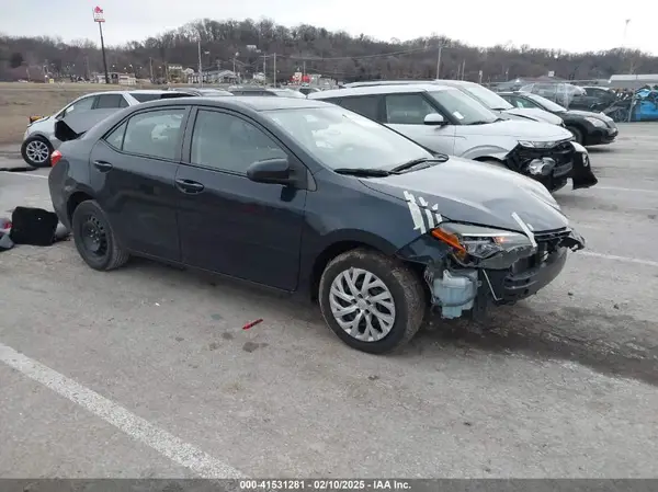 2T1BURHE6HC795218 2017 TOYOTA COROLLA - Image 1
