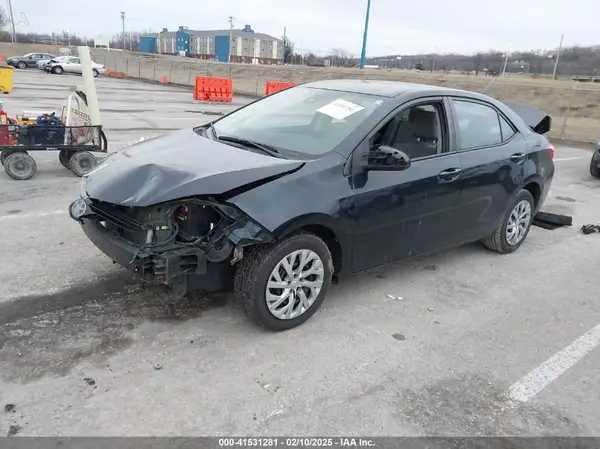2T1BURHE6HC795218 2017 TOYOTA COROLLA - Image 2