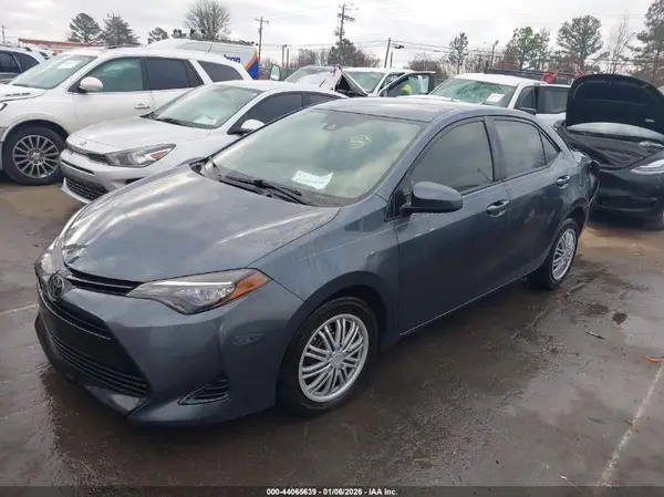 2T1BURHE6HC813104 2017 TOYOTA COROLLA - Image 2