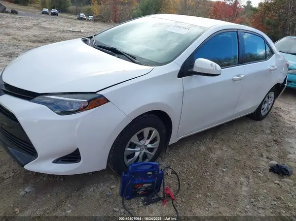 2T1BURHE6HC831053 2017 TOYOTA COROLLA - Image 2