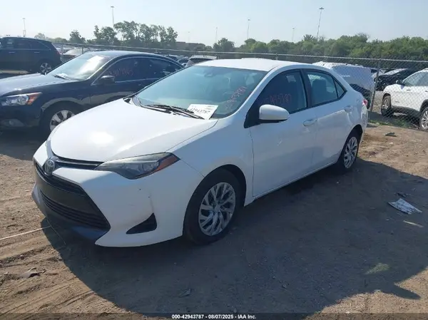 2T1BURHE6HC831909 2017 TOYOTA COROLLA - Image 2