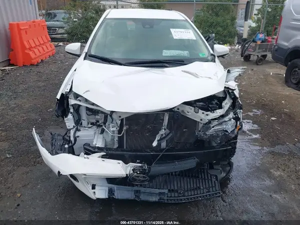 2017 TOYOTA COROLLA auction photo 6