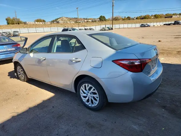 2T1BURHE6HC881158 2017 TOYOTA COROLLA - Image 2