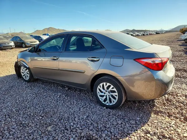 2T1BURHE6HC898011 2017 TOYOTA COROLLA - Image 2