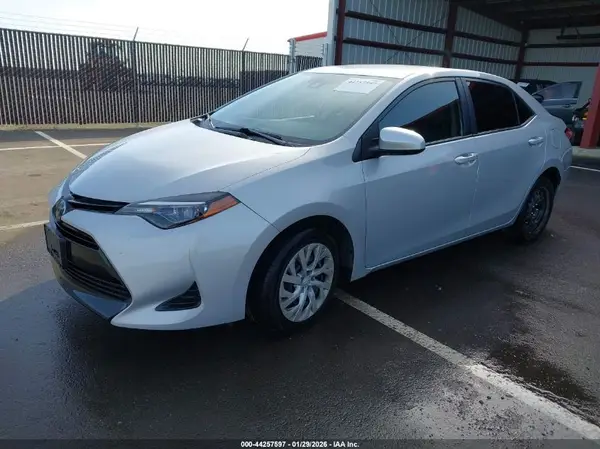 2T1BURHE6JC001730 2018 TOYOTA COROLLA - Image 2
