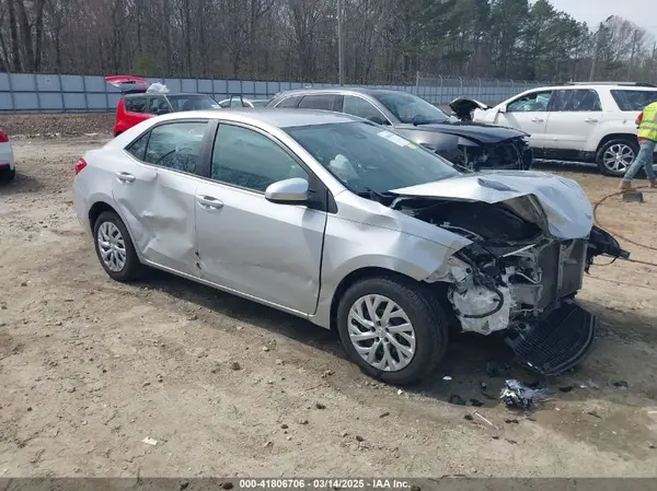 2T1BURHE6JC010332 2018 TOYOTA COROLLA - Image 1