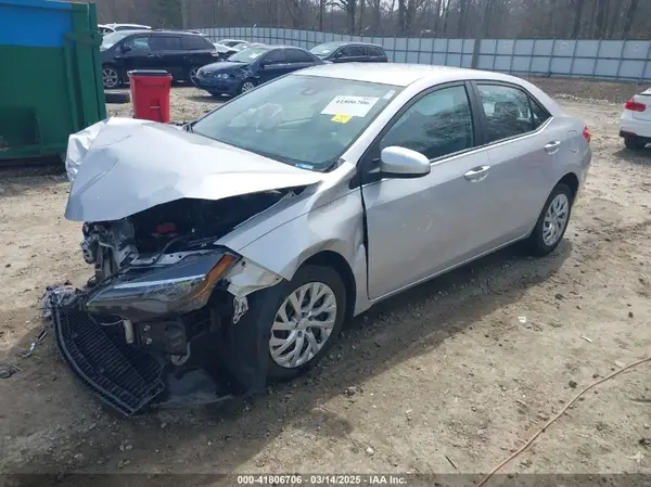 2T1BURHE6JC010332 2018 TOYOTA COROLLA - Image 2