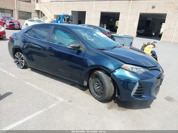 2T1BURHE6JC011254 2018 TOYOTA COROLLA - Image 1