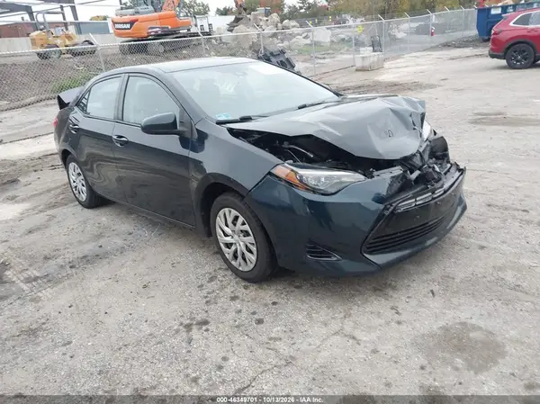 2T1BURHE6JC012405 2018 TOYOTA COROLLA - Image 1