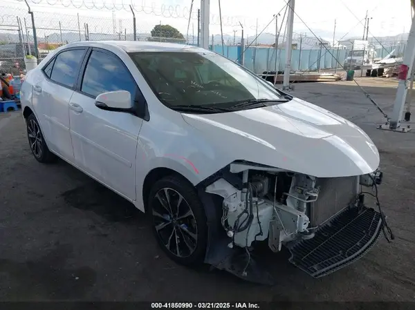 2T1BURHE6JC015949 2018 TOYOTA COROLLA - Image 1