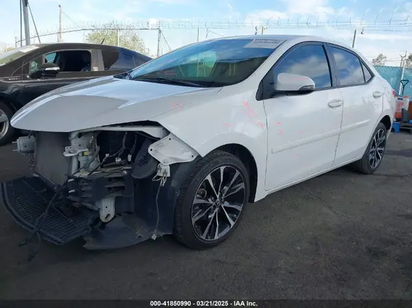 2T1BURHE6JC015949 2018 TOYOTA COROLLA - Image 2