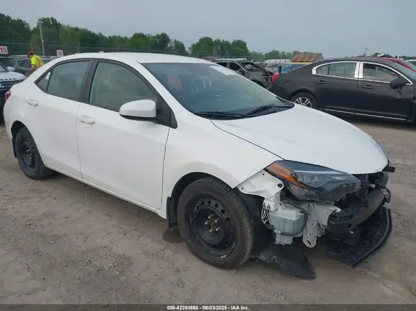 2T1BURHE6JC016938 2018 TOYOTA COROLLA - Image 1