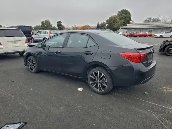 2T1BURHE6JC019192 2018 TOYOTA COROLLA - Image 2