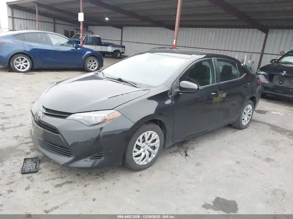 2T1BURHE6JC021850 2018 TOYOTA COROLLA - Image 2