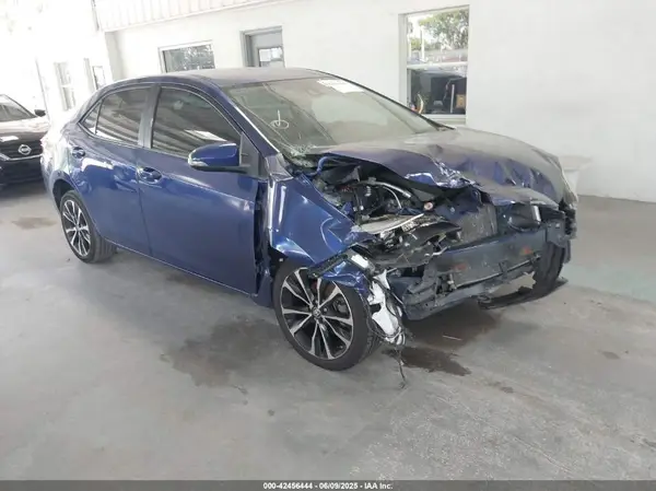 2T1BURHE6JC027146 2018 TOYOTA COROLLA - Image 1
