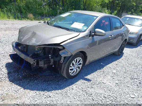 2T1BURHE6JC027356 2018 TOYOTA COROLLA - Image 2