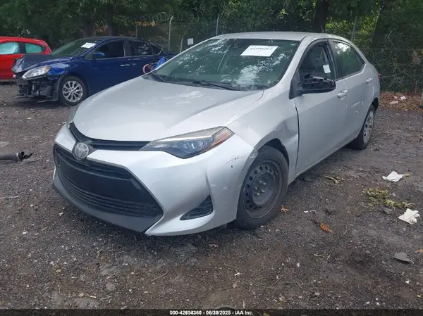 2T1BURHE6JC027373 2018 TOYOTA COROLLA - Image 2