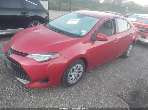 2T1BURHE6JC028832 2018 TOYOTA COROLLA - Image 2
