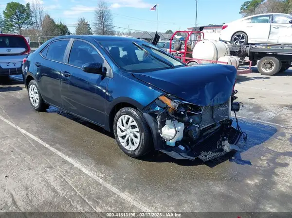 2T1BURHE6JC028894 2018 TOYOTA COROLLA - Image 1