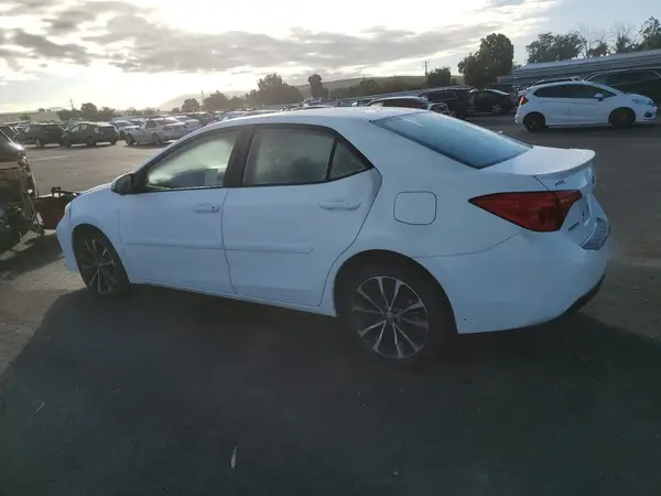 2T1BURHE6JC029267 2018 TOYOTA COROLLA - Image 2