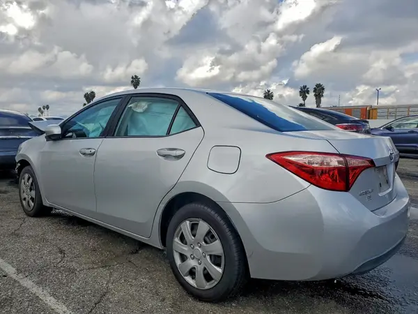 2T1BURHE6JC038079 2018 TOYOTA COROLLA - Image 2