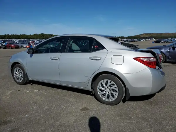 2T1BURHE6JC039247 2018 TOYOTA COROLLA - Image 2