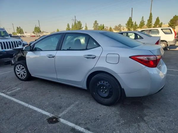 2T1BURHE6JC040740 2018 TOYOTA COROLLA - Image 2