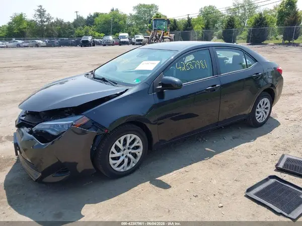 2T1BURHE6JC041032 2018 TOYOTA COROLLA - Image 2