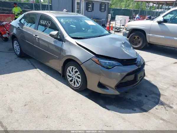 2T1BURHE6JC044223 2018 TOYOTA COROLLA - Image 1