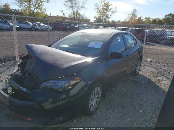 2T1BURHE6JC047168 2018 TOYOTA COROLLA - Image 2