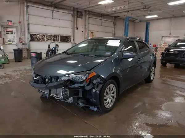 2T1BURHE6JC047428 2018 TOYOTA COROLLA - Image 2