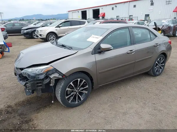 2T1BURHE6JC048403 2018 TOYOTA COROLLA - Image 2