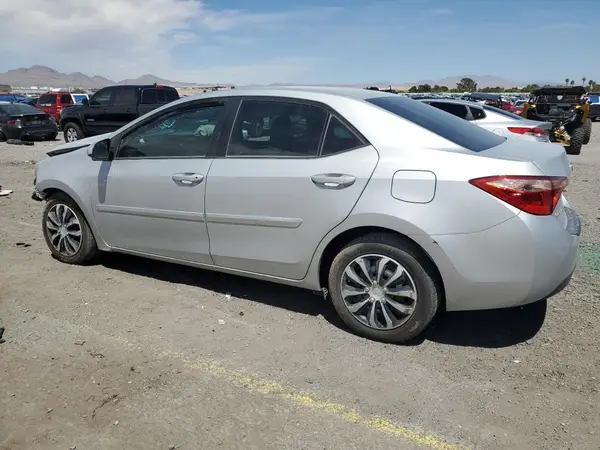 2T1BURHE6JC048899 2018 TOYOTA COROLLA - Image 2