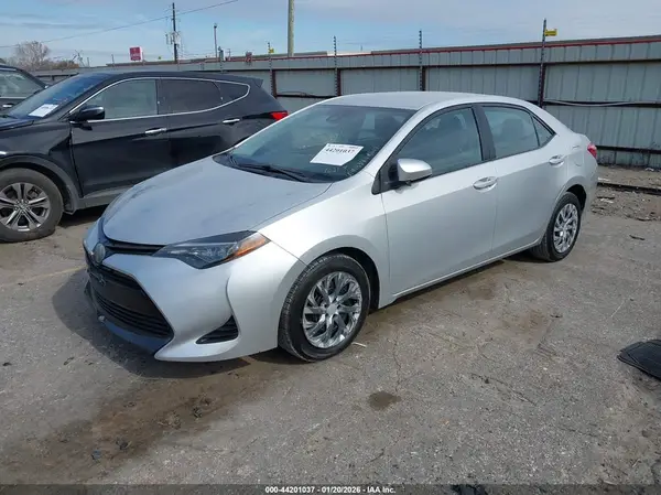 2T1BURHE6JC057621 2018 TOYOTA COROLLA - Image 2
