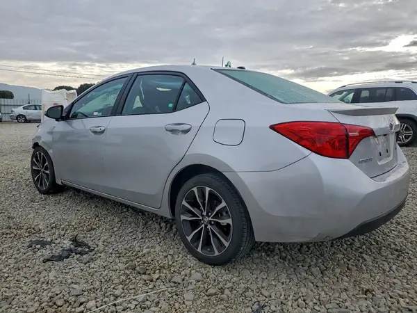 2T1BURHE6JC063631 2018 TOYOTA COROLLA - Image 2