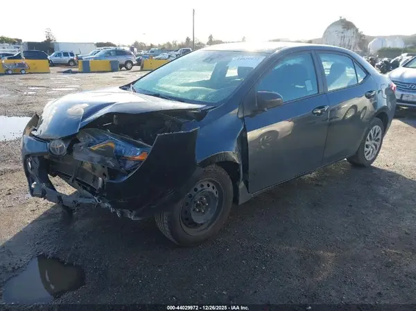 2T1BURHE6JC066321 2018 TOYOTA COROLLA - Image 2