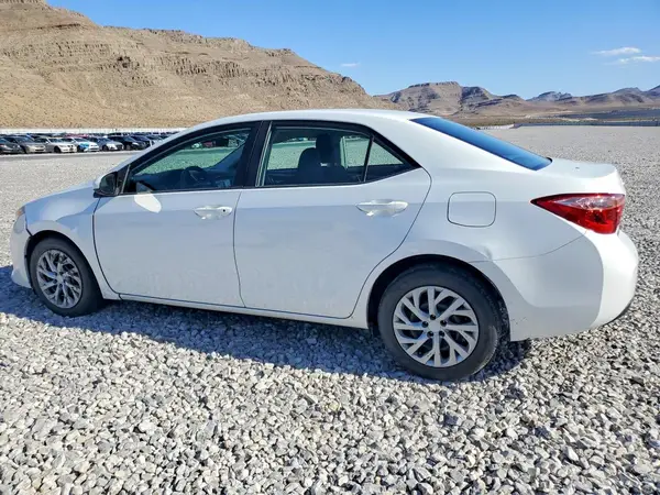 2T1BURHE6JC068389 2018 TOYOTA COROLLA - Image 2