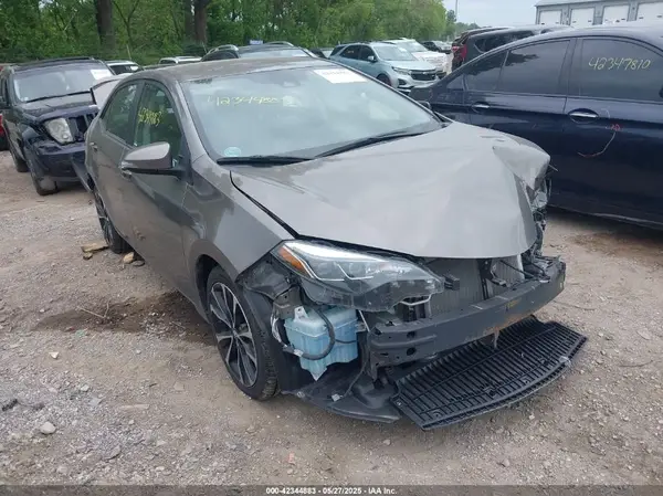 2T1BURHE6JC068490 2018 TOYOTA COROLLA - Image 1