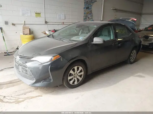2T1BURHE6JC069249 2018 TOYOTA COROLLA - Image 2