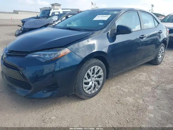 2T1BURHE6JC070241 2018 TOYOTA COROLLA - Image 2