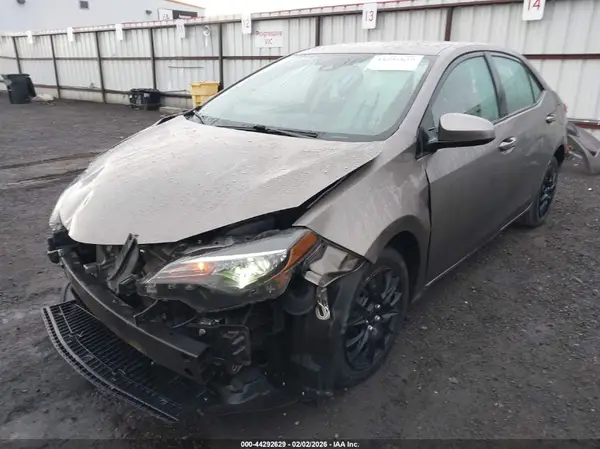 2T1BURHE6JC070367 2018 TOYOTA COROLLA - Image 2