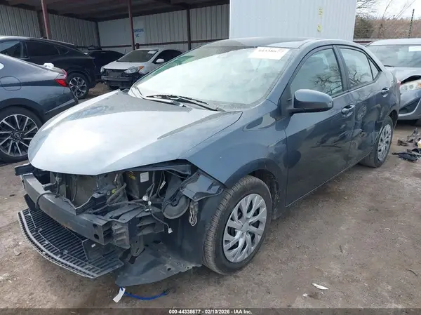 2T1BURHE6JC073253 2018 TOYOTA COROLLA - Image 2