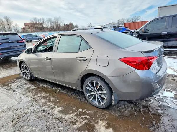2T1BURHE6JC078520 2018 TOYOTA COROLLA - Image 2