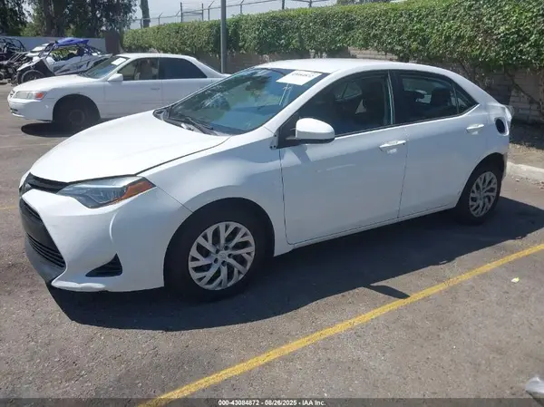 2T1BURHE6JC078890 2018 TOYOTA COROLLA - Image 2