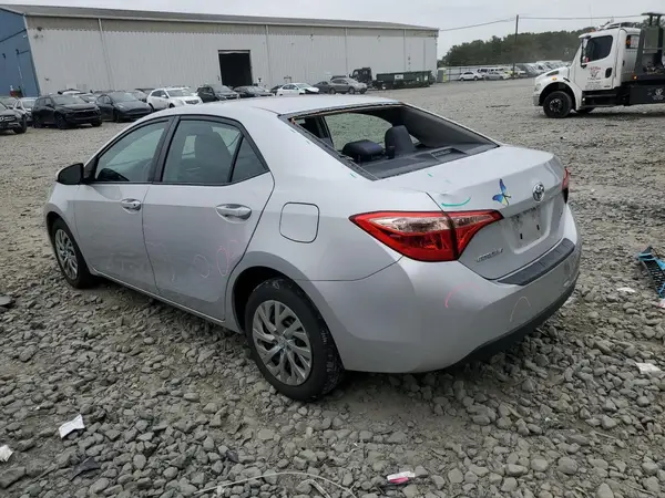 2T1BURHE6JC079215 2018 TOYOTA COROLLA - Image 2