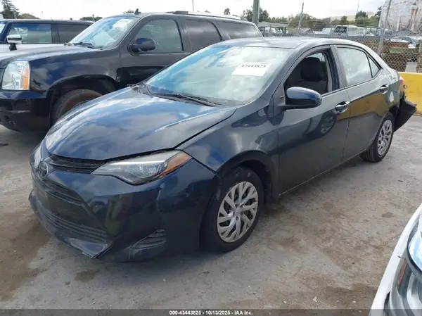 2T1BURHE6JC083880 2018 TOYOTA COROLLA - Image 2
