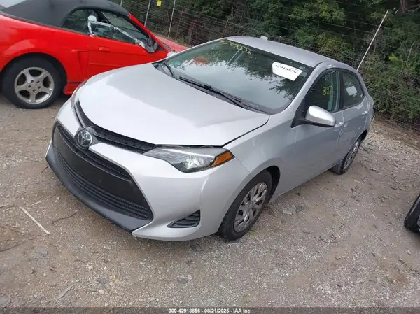 2T1BURHE6JC084673 2018 TOYOTA COROLLA - Image 2