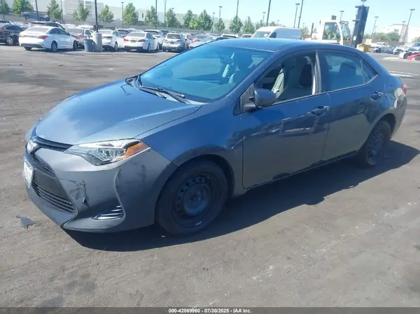 2T1BURHE6JC085578 2018 TOYOTA COROLLA - Image 2