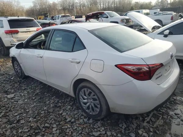 2T1BURHE6JC087945 2018 TOYOTA COROLLA - Image 2