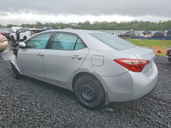 2T1BURHE6JC090005 2018 TOYOTA COROLLA - Image 2